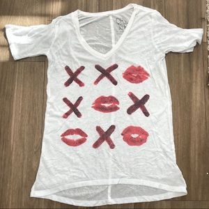 XO lips tee shirt